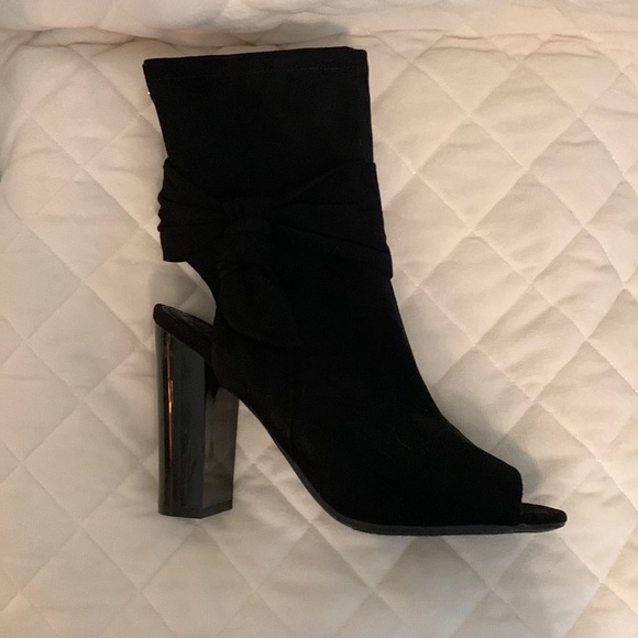GUESS Booties - Picture 6 of 6